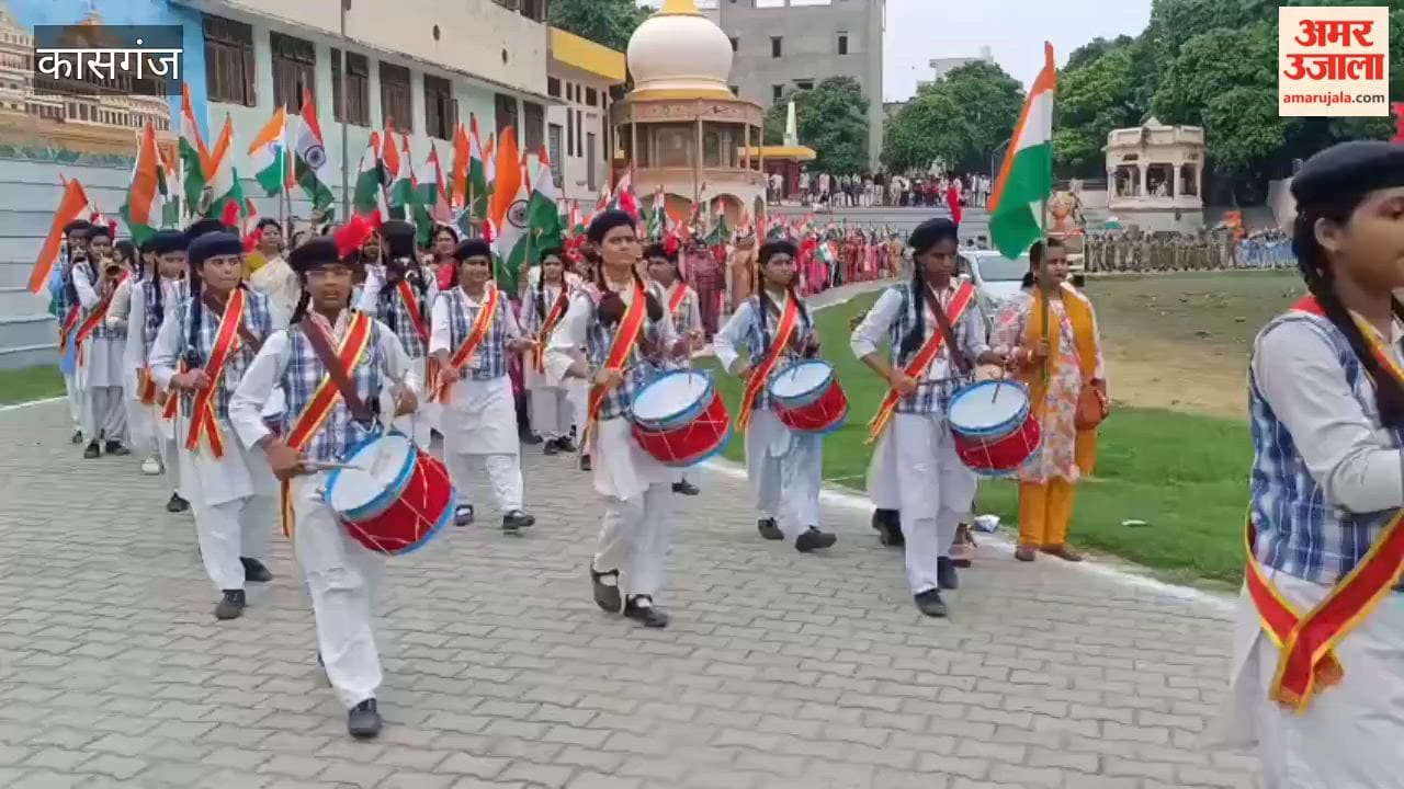 Schoolgirls took out Tricolour rally in kasganj