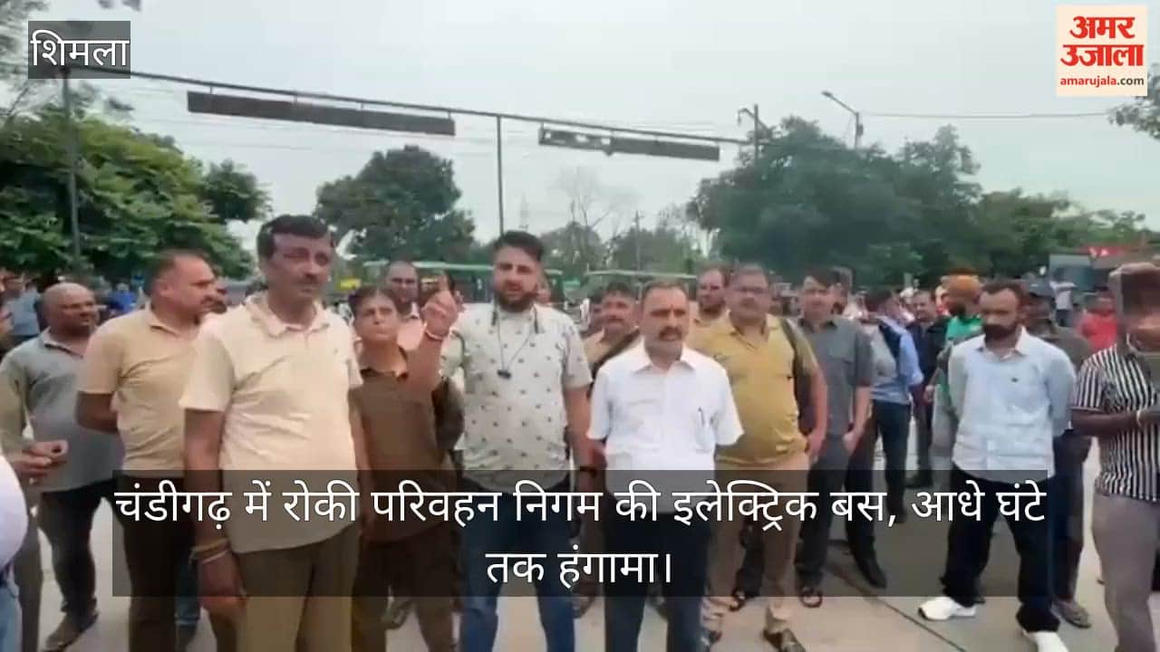 Transport Corporation's electric bus stopped in Chandigarh; commotion ensues for half an hour.