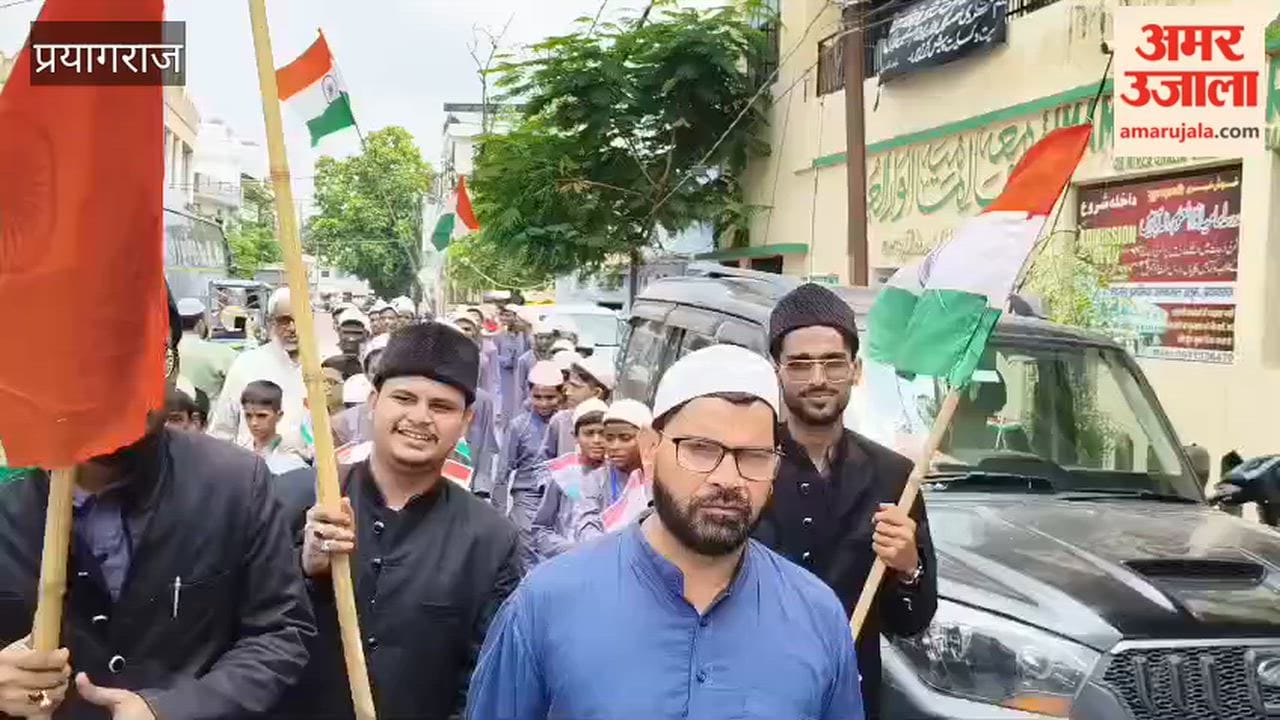 Madrasa students and teachers took out a Tiranga Yatra and raised slogans.