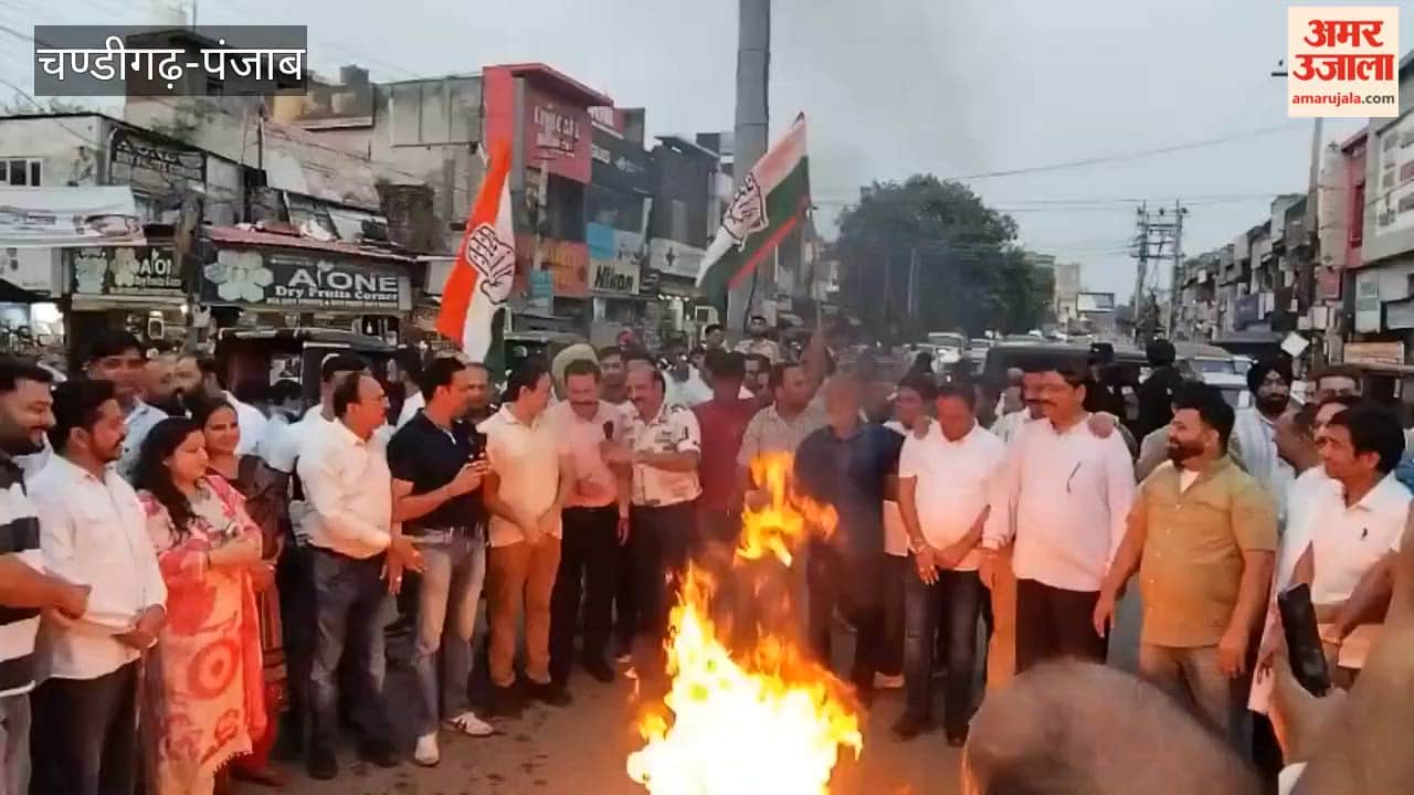 The Congress staged a protest in Pathankot by burning an effigy of Prime Minister Narendra Modi