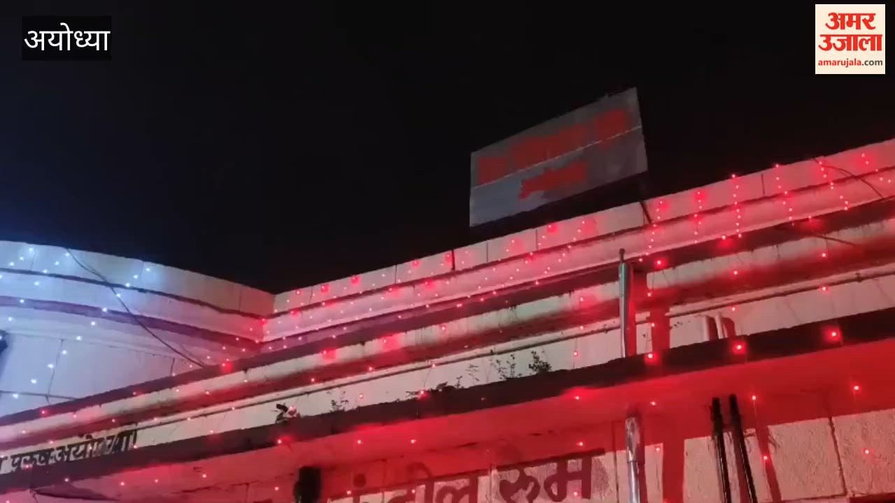 अयोध्या में स्वतंत्रता दिवस की पूर्व संध्या पर सजे सरकारी भवन