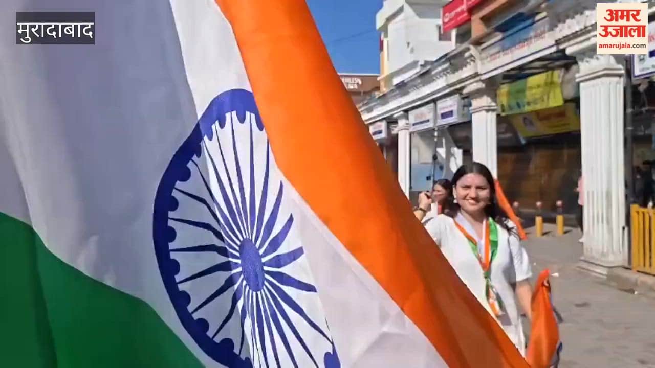 The Mayor and the District Magistrate flagged off the 'Maa Tujhe Pranam Yatra' after hoisting the Tricolour.