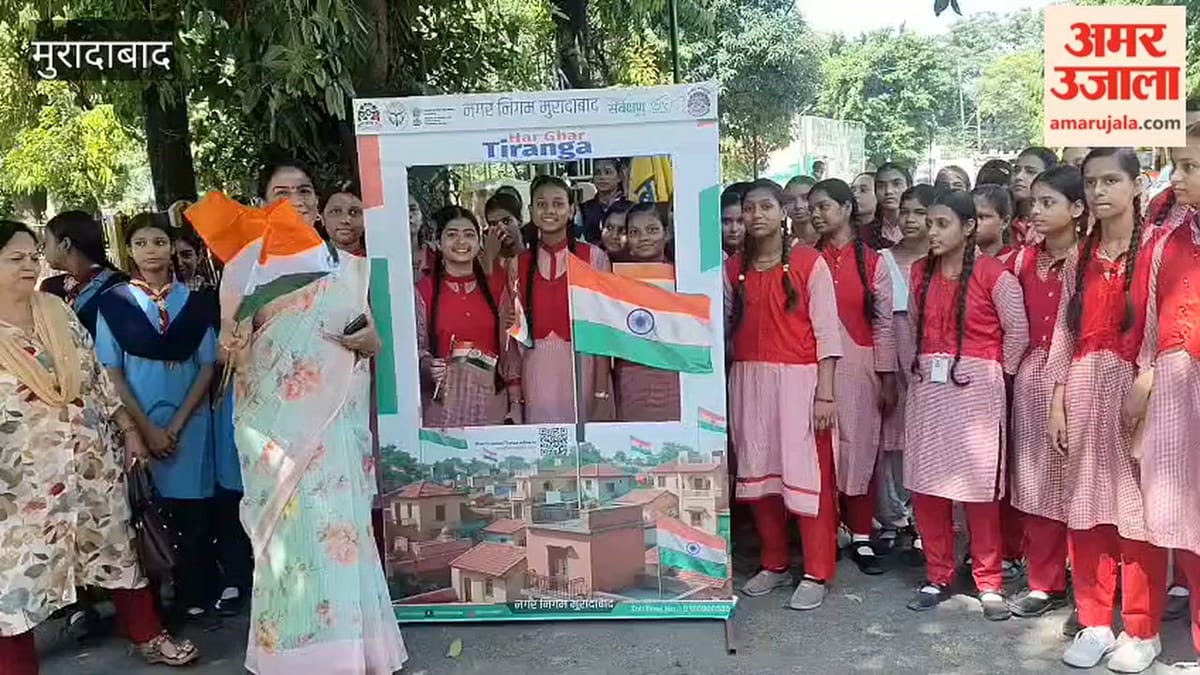 स्कूली बच्चों ने बढ़ाया तिरंगा यात्रा का उत्साह