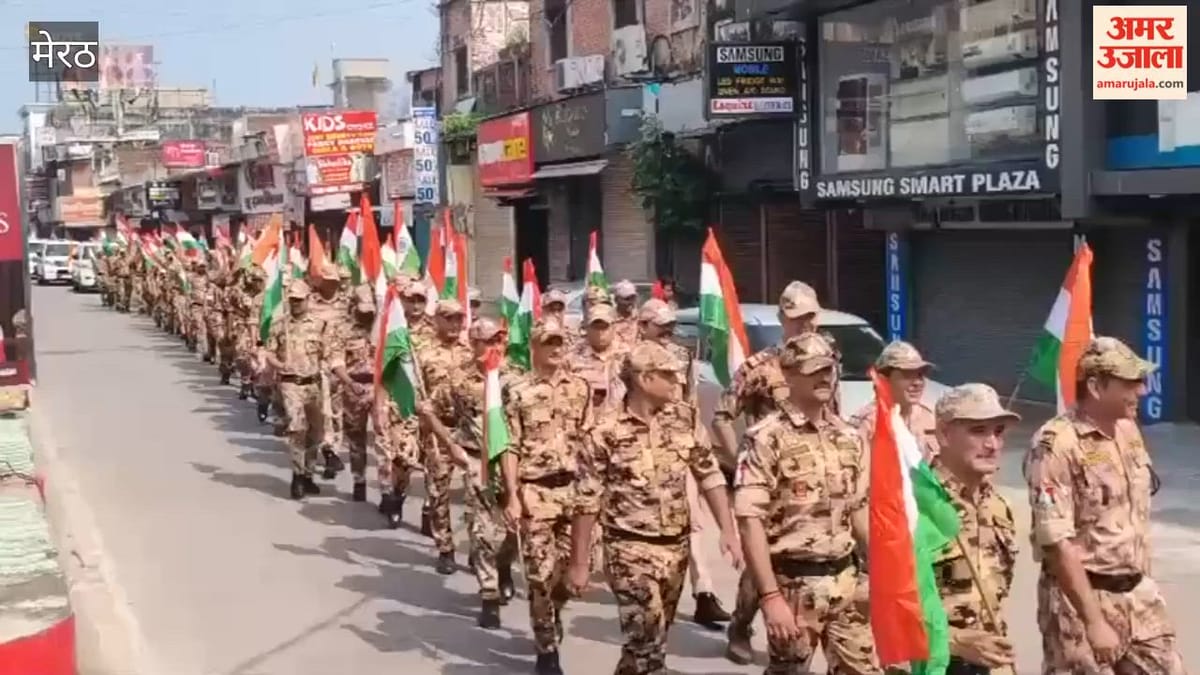 Meerut: बेगमपुल से उत्तर प्रदेश विशेष सुरक्षा बल के जवानों ने निकाली तिरंगा यात्रा