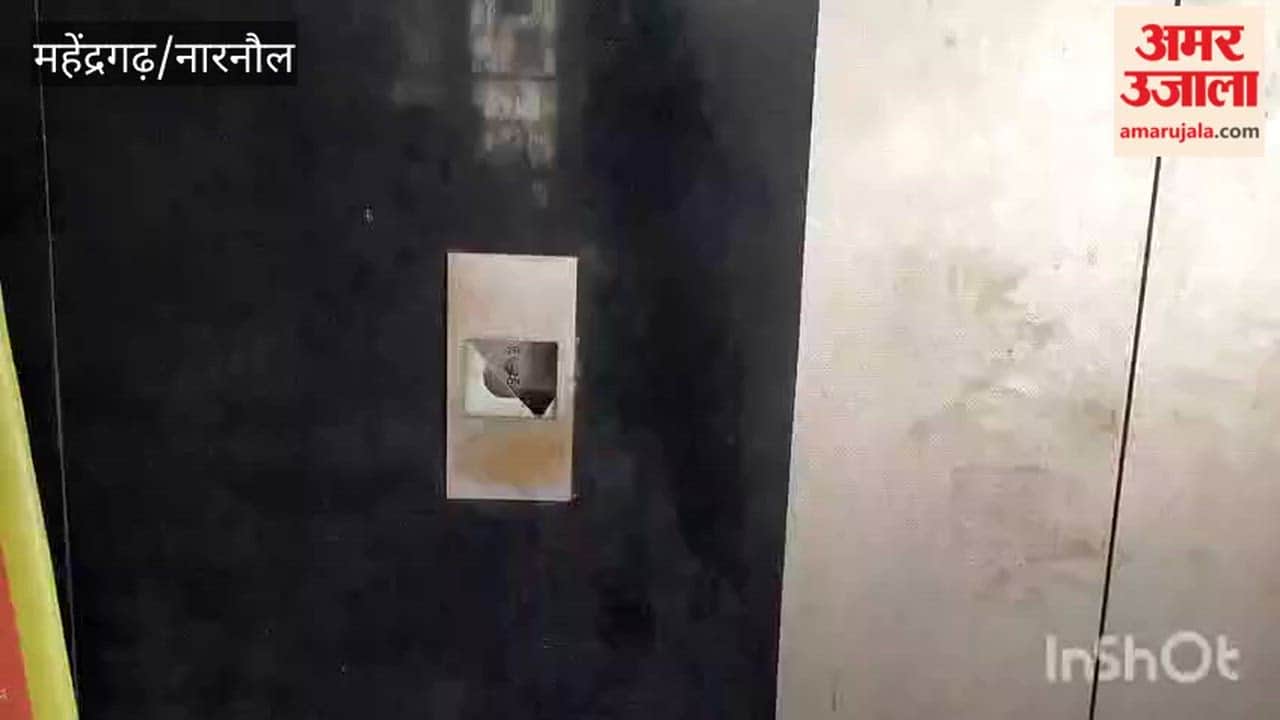 Swachh Bharat Abhiyan gasps for breath right under the DC's feet: A heap of garbage has piled up in the Mini Secretariat's basement.