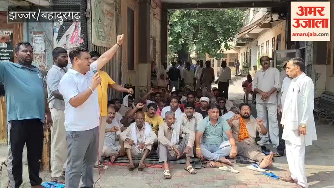 Bahadurgarh contractors' employees have also joined the strike; the city's entire sanitation system has collapsed, and 60 tonnes of garbage remain uncollected.