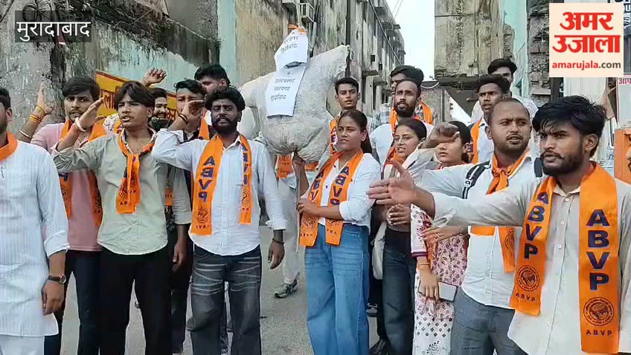 ABVP burns effigy of the government in Jharkhand in protest against the mistreatment of students