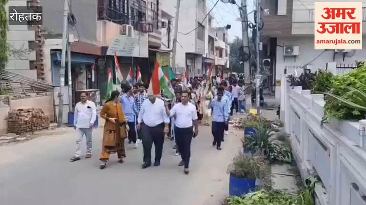Students of Rohtak ITI took out a Tricolour rally.