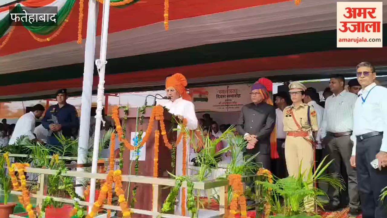 Education Minister Mahipal Dhanda hoisted the Tricolour and took the salute at the parade in Fatehabad.