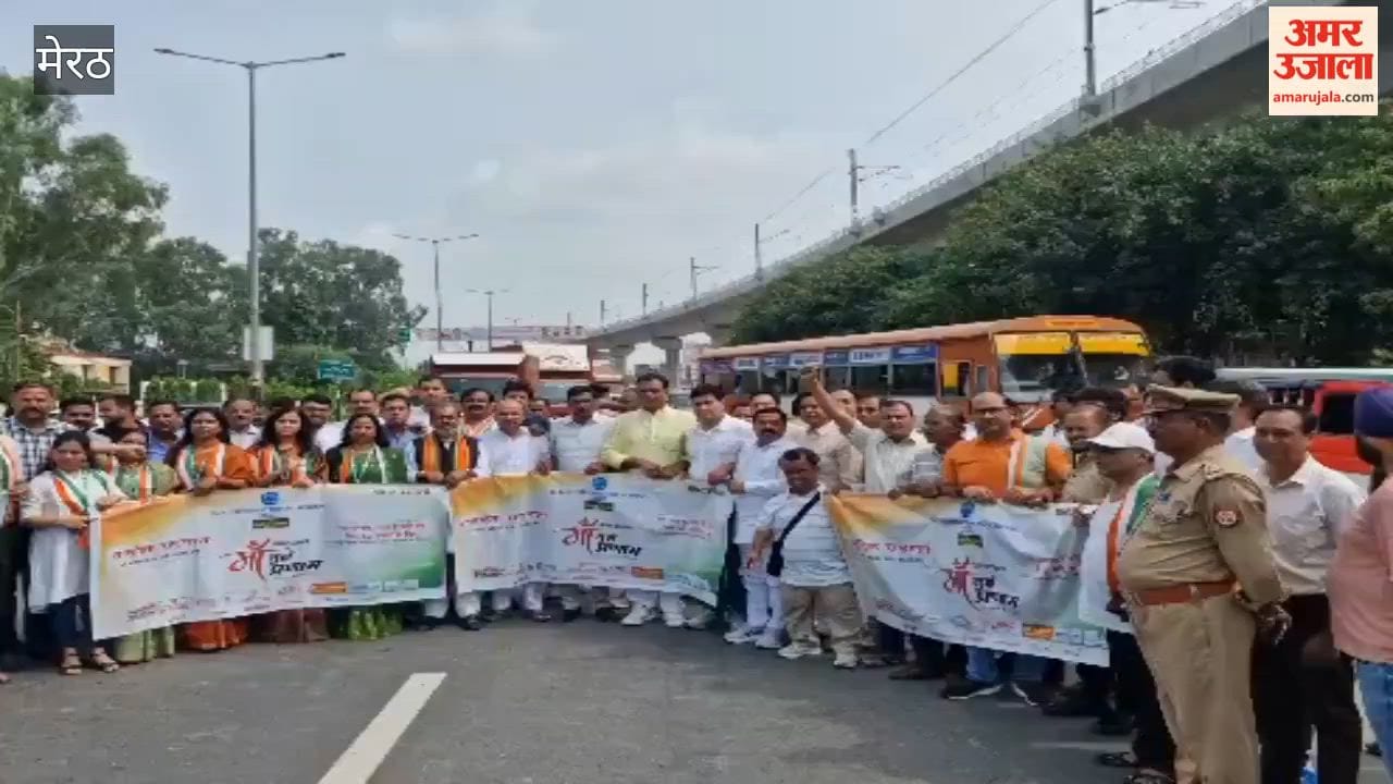 Meerut: Meerut Residents Join National Anthem at Begumpul on Amar Ujala’s ‘Maa Tujhe Pranam’ Call