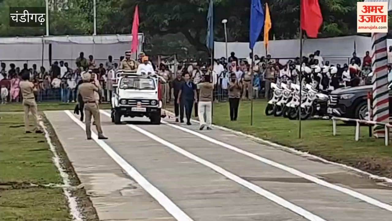 Administrator Gulab Chand Kataria hoisted the flag at the Chandigarh Parade Ground.