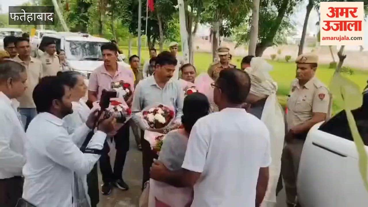 Savitri Jindal hoisted the Tricolour and paid tribute to the martyrs in Tohana, Fatehabad.