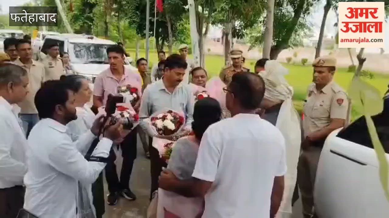 Savitri Jindal hoisted the Tricolour and paid tribute to the martyrs in Tohana, Fatehabad.