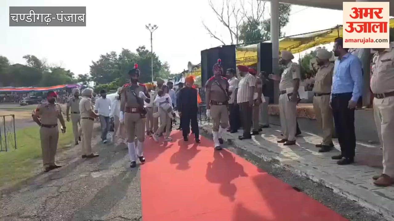 DC Rahul Kumar hoisted the flag on Independence Day in Faridkot.