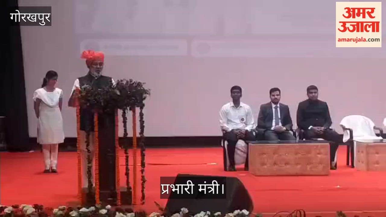 Freedom fighters honored; Minister-in-charge Swatantra Dev Singh felicitated them.