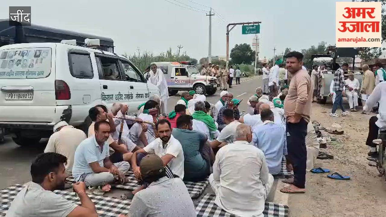 Farmers and Khap panchayats blocked the Hansi-Hisar road near Gulkani village.