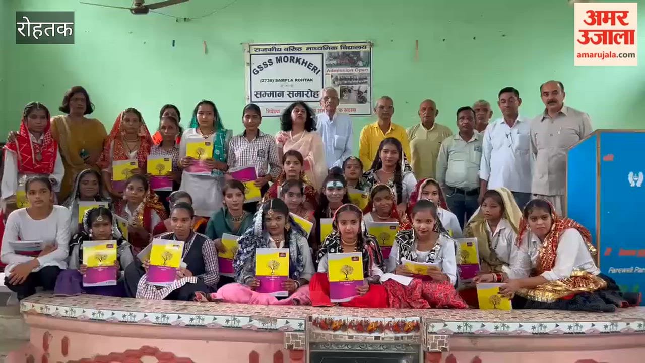 Ex-servicemen hoisted the flag and honored meritorious students in Morkheri, Rohtak.