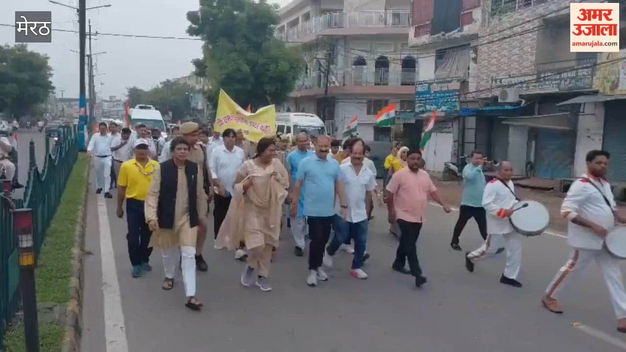 Meerut: Prabhat Pheri Held in Meerut, DM Hoists Flag at Shaheed Smarak