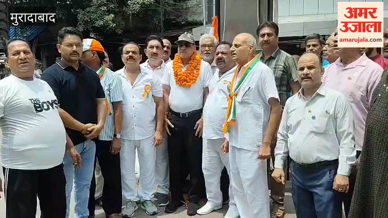The Traders Council hoisted the flag at Tadikhana Square