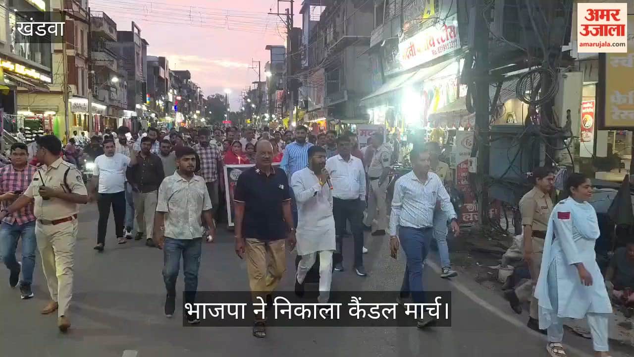 BJP takes out candle march against Congress on vande matram