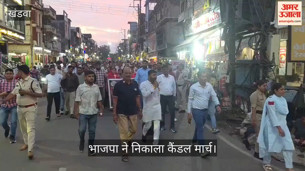 BJP takes out candle march against Congress on vande matram