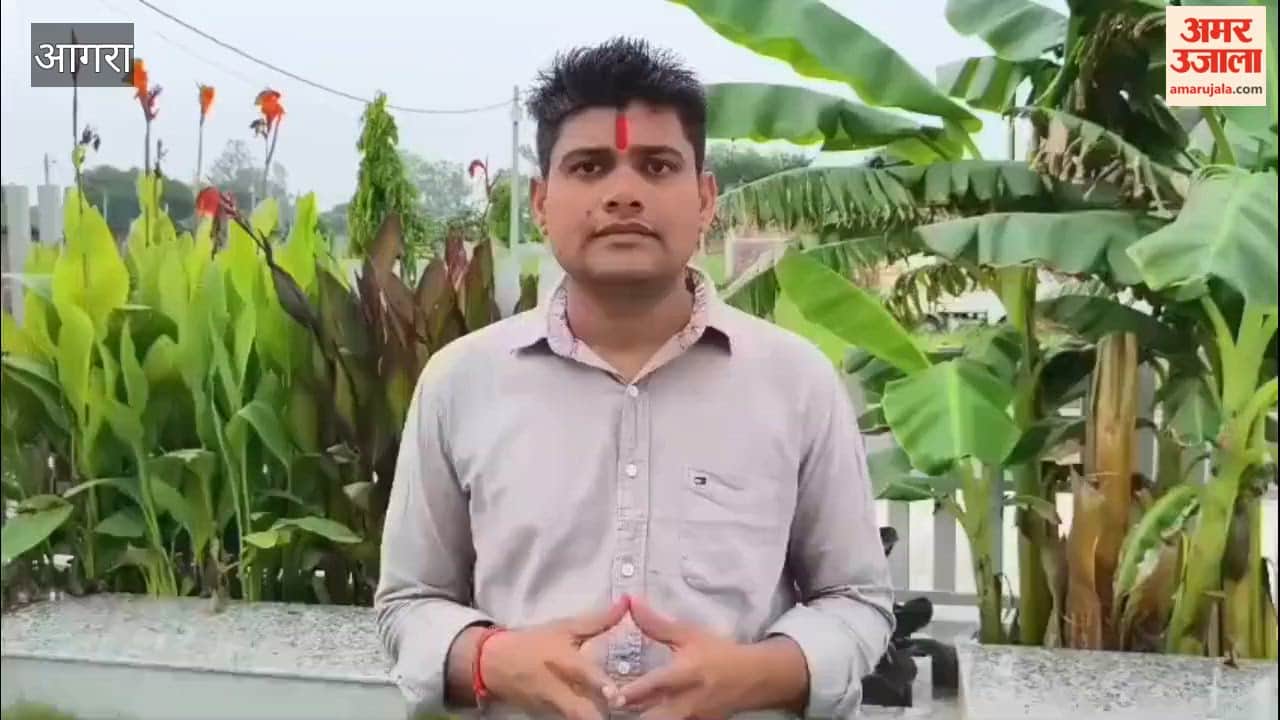 Devotees of Shiva returning with Kanwars amidst chants of Har-Har Mahadev