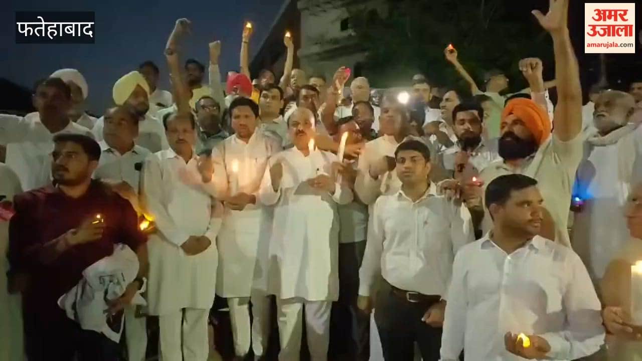 BJP staged a protest by holding a candlelight march in Fatehabad