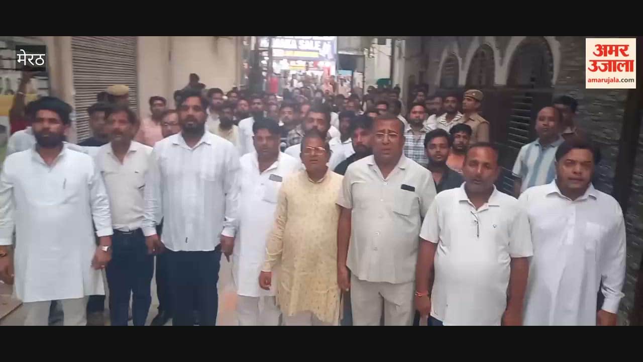 Political struggle to ban the song "Vande Mataram", BJP members sang Vande Mataram outside the Congress office.