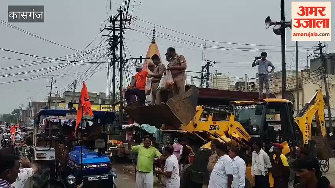 Flowers Showered on Kanwariyas From a Bulldozer Heartwarming Welcome Wins Hearts