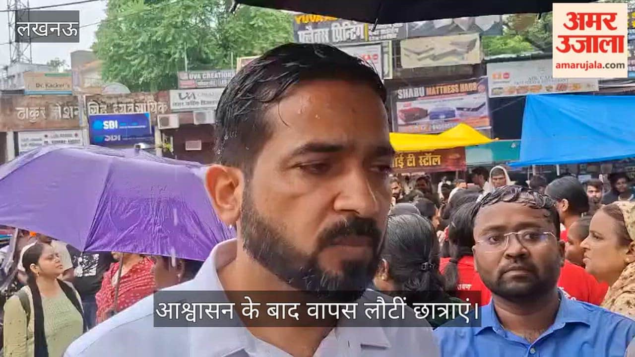 लखनऊ: समाज कल्याण अधिकारी संजीव सिंह मिले छात्राओं से, कहा- स्कूल में हर समस्या को सुना जाएगा