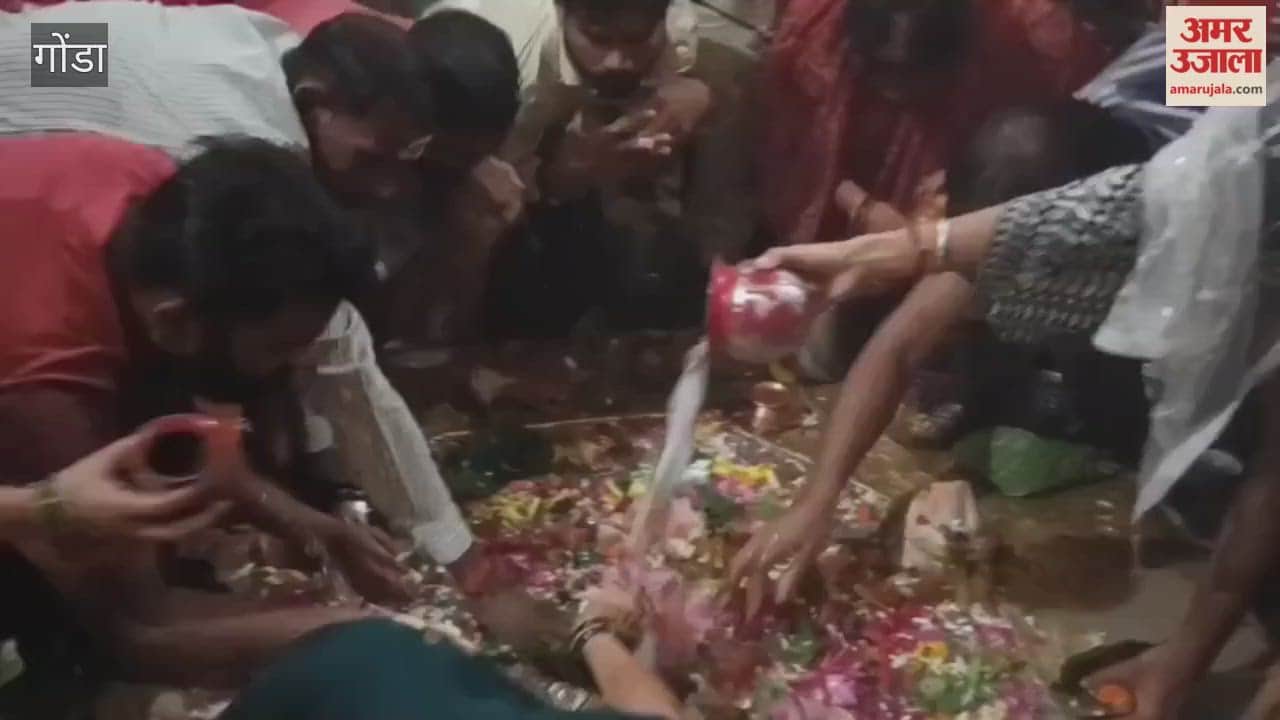 गोंडा में बारिश पर भारी पड़ी आस्था, शिव मंदिरों में उमड़े श्रद्धालु