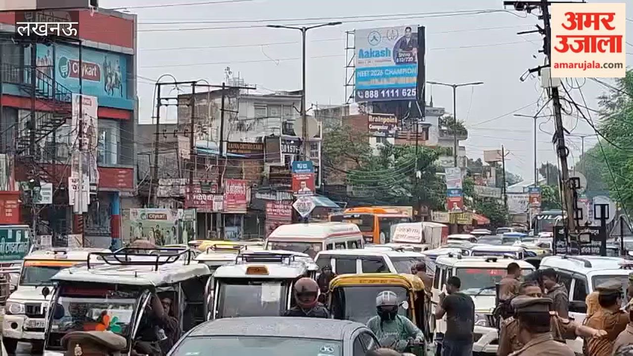 लखनऊ में जेन अल्फा का फूटा गुस्सा, समझाने के बाद मानीं छात्राएं, वापस लौटीं