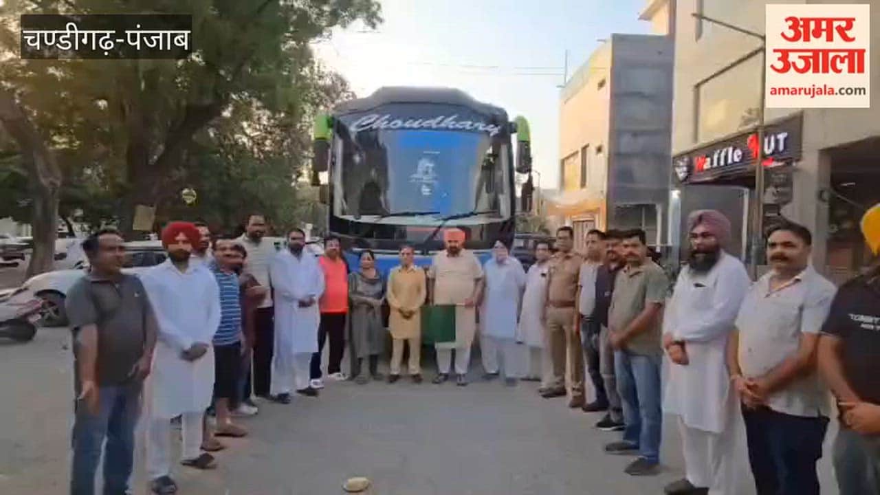 Chief Minister's pilgrimage bus flagged off from Ferozepur to Haridwar-Rishikesh.