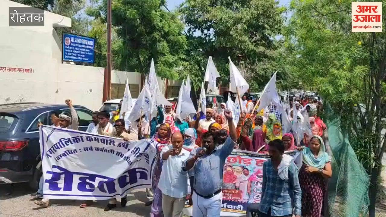 Sanitation workers in Rohtak took to the streets to stage a protest against the government