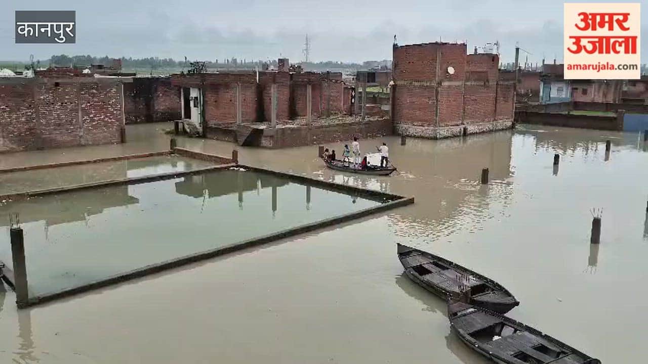 Swollen Ganges: Water enters eight neighborhoods in Shuklaganj; residents living on rooftops