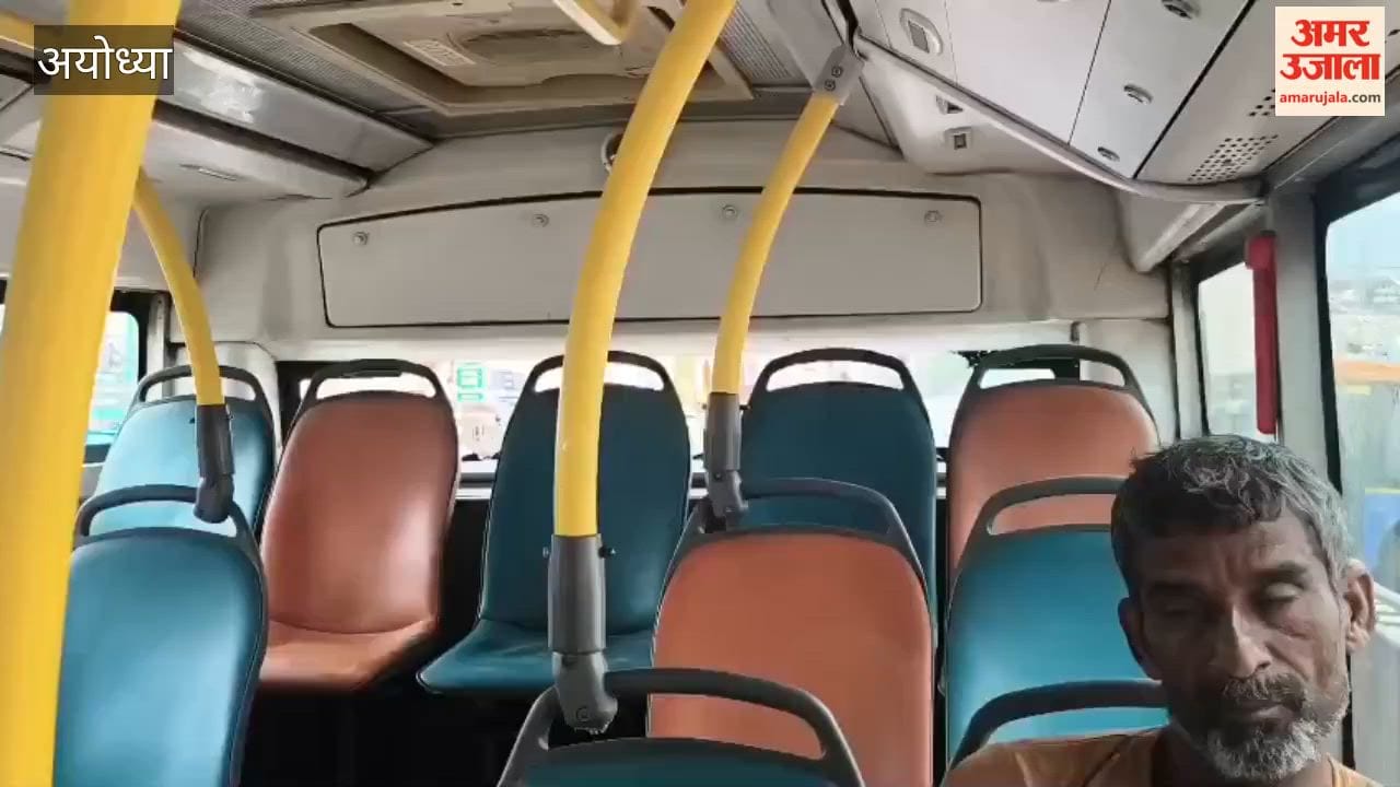 अयोध्या में शीशा टूटा, फिर भी सवारियां लेकर दौड़ रही ई-बस
