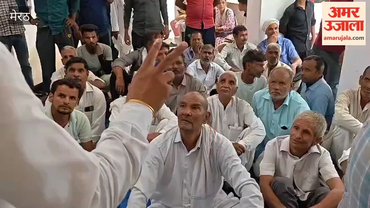 Meerut: Villagers in Salawa distressed by waterlogging; staged a protest after reaching the Tehsil office.