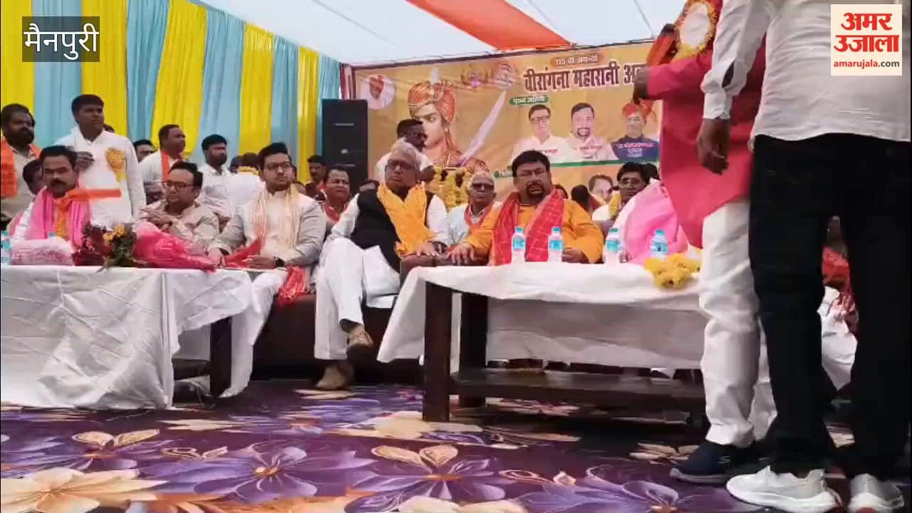 Celebrations mark the birth anniversary of warrior Avantibai Lodhi: A huge crowd gathered in the grand procession, welcomed with a shower of flowers.