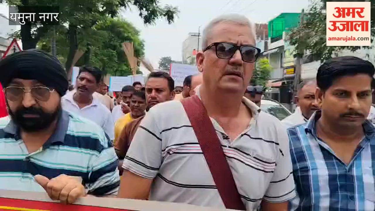 Sanitation and fire department workers intensify protest; lockdown of Municipal Corporation gate announced for August 18.