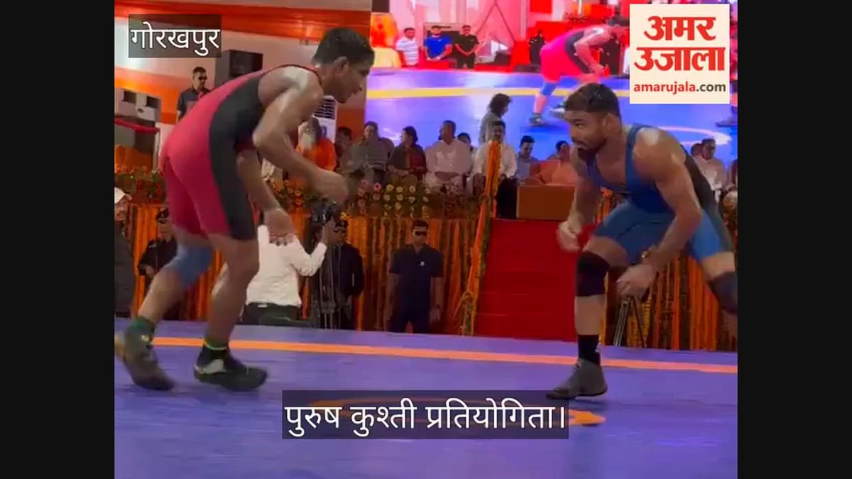 गोरखनाथ में प्रदेश स्तरीय कुश्ती, दांव लगाते दिखे पहलवान