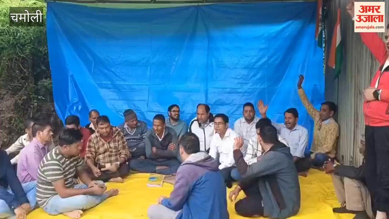 Indefinite protest begins demanding Mohankhal-Chopta-Tungnath motor road Chamoli