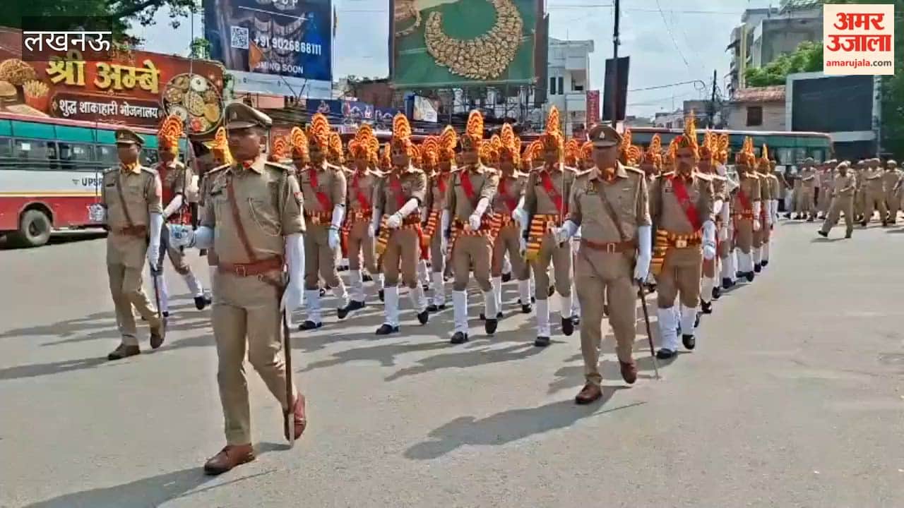 लखनऊ में स्वतंत्रता दिवस पर स्कूली बच्चों ने निकाली भव्य परेड