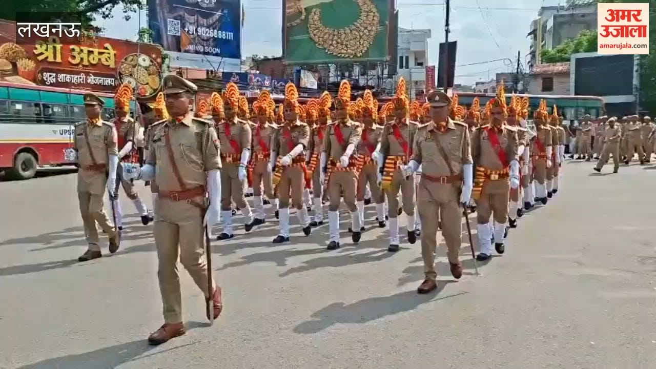 लखनऊ में स्वतंत्रता दिवस पर स्कूली बच्चों ने निकाली भव्य परेड