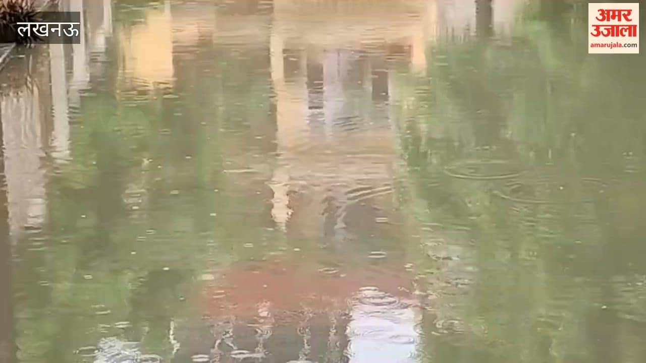 लखनऊ के इंदिरा नगर में सेक्टर-12 और 8 में बारिश के बाद सड़कें पानी से लबालब