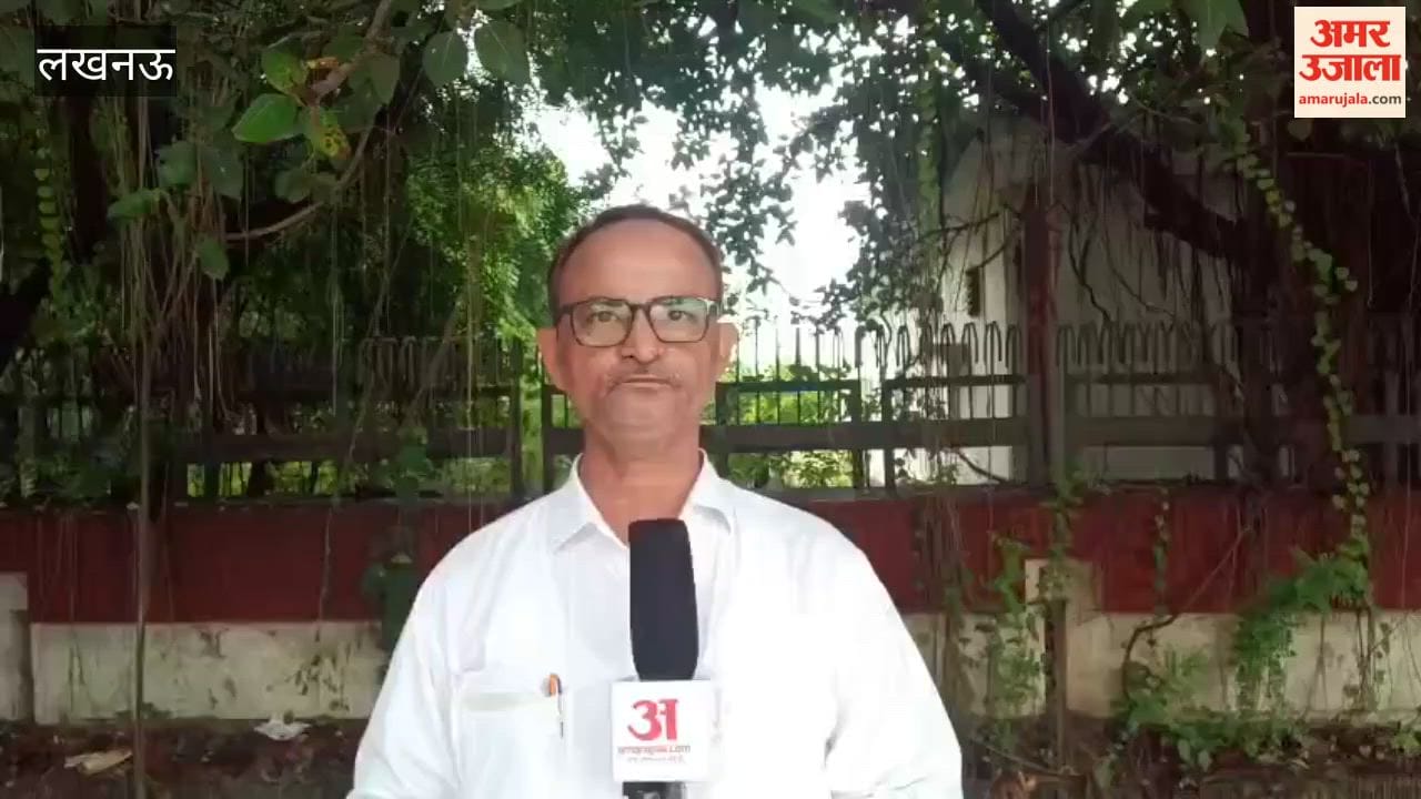 लखनऊ में राजवंश रेजिडेंसी सोसायटी के लोगों ने नगर निगम के खिलाफ किया प्रदर्शन