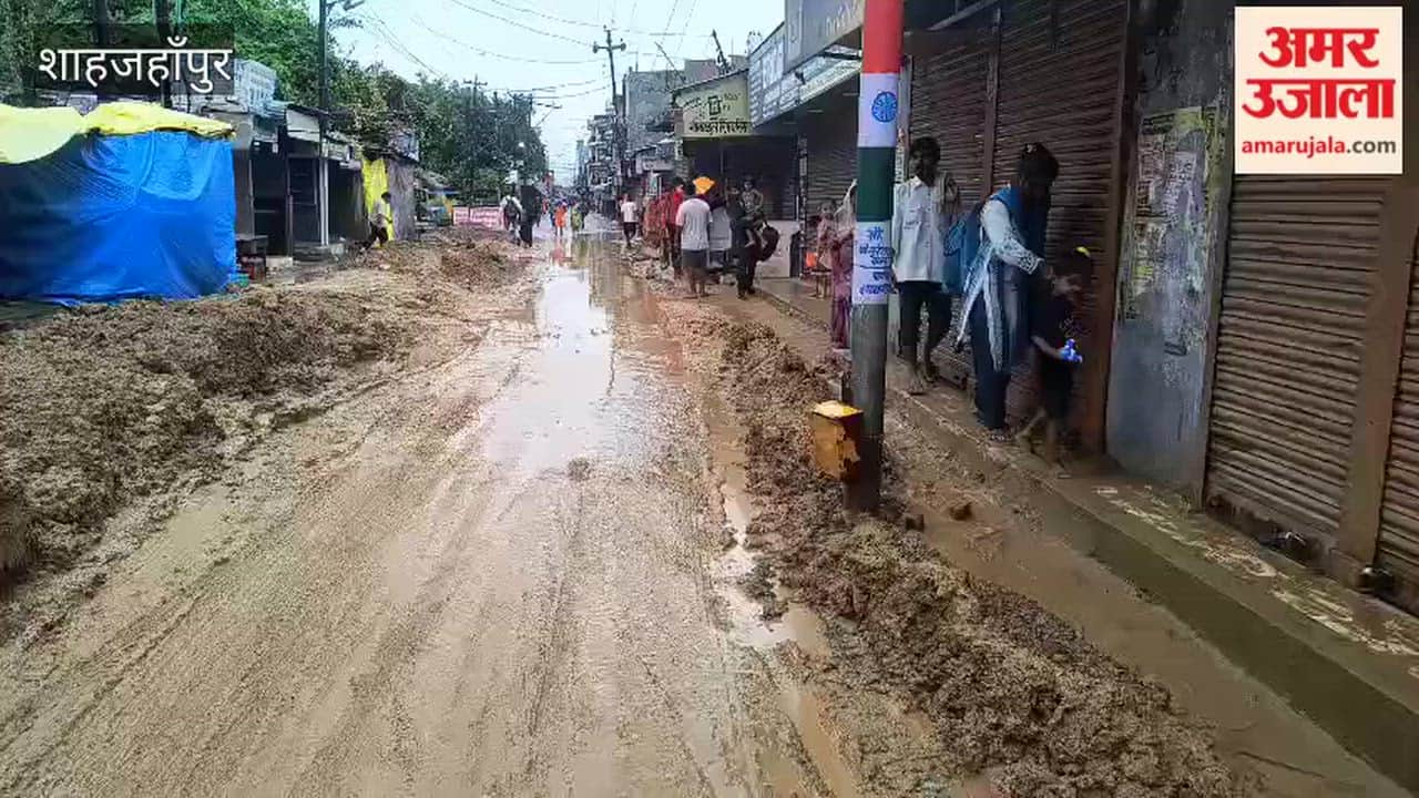 Rain turns Shahjahanpur Municipal Corporation premises into a pond