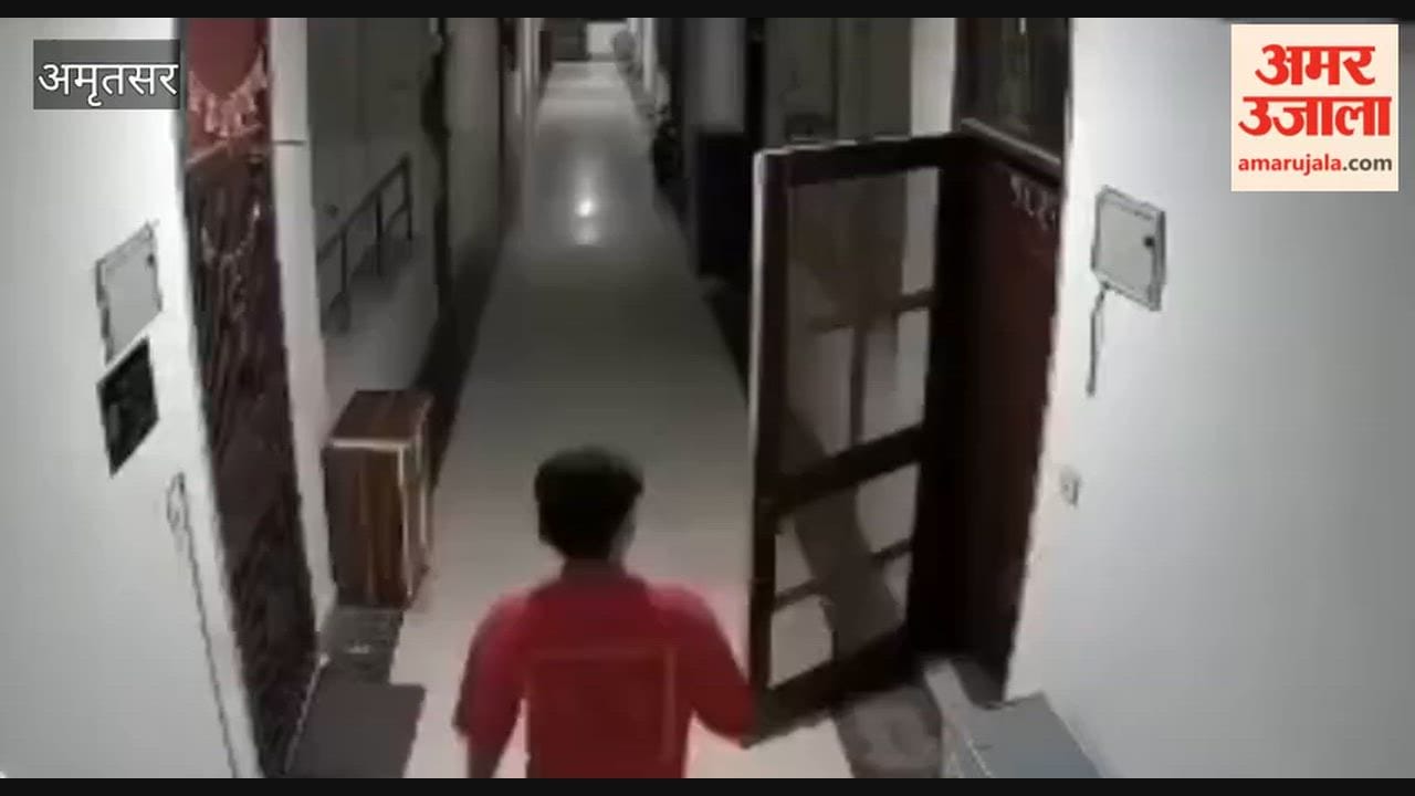 Tourist beats up delivery boy at hotel.