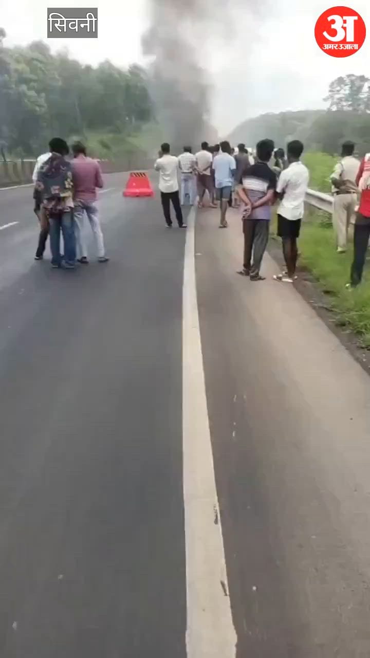 Seoni: Police vehicle overturns while responding to a report of a truck fire; several police personnel