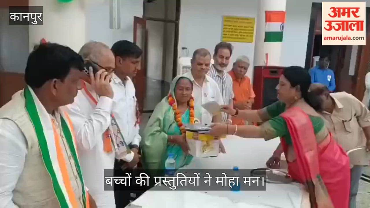 Veda Vidyalaya in Kanpur resonated with patriotic fervor Savitri Devi wife of a martyr was honored