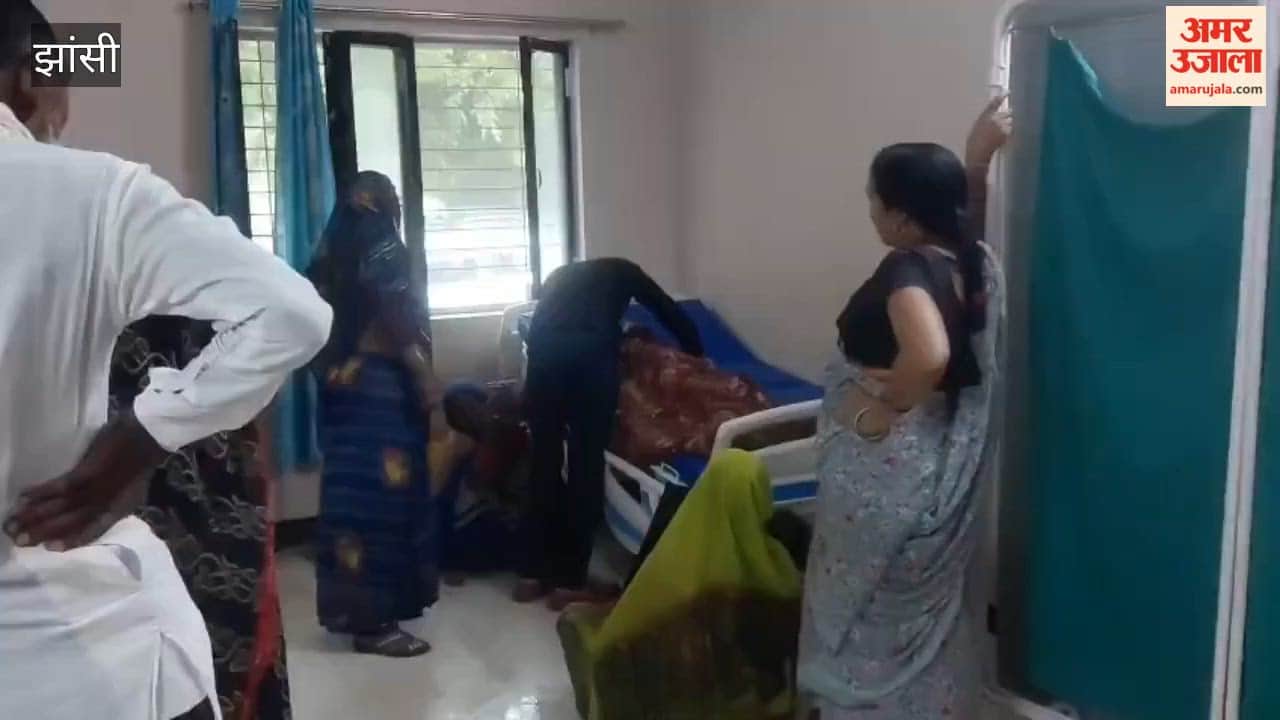 Mauranipur: Two young girls drown while bathing in a pond.